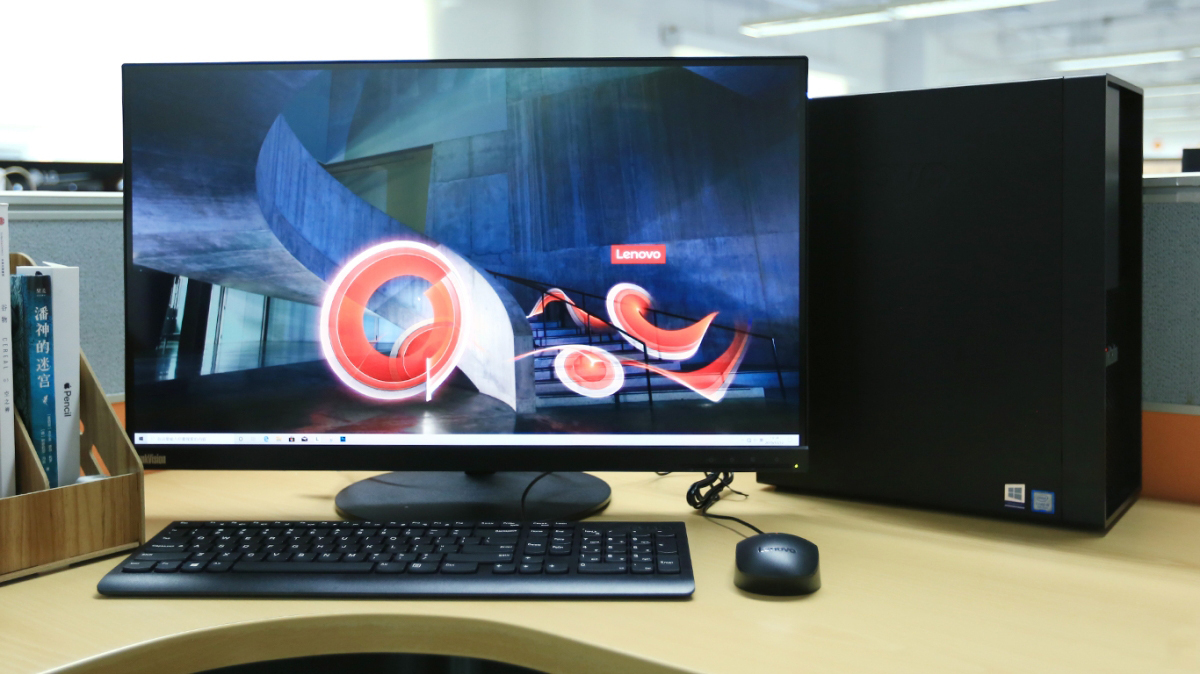 ThinkStation P328配备了专业显示器 ThinkStation P328配备了专业显示器